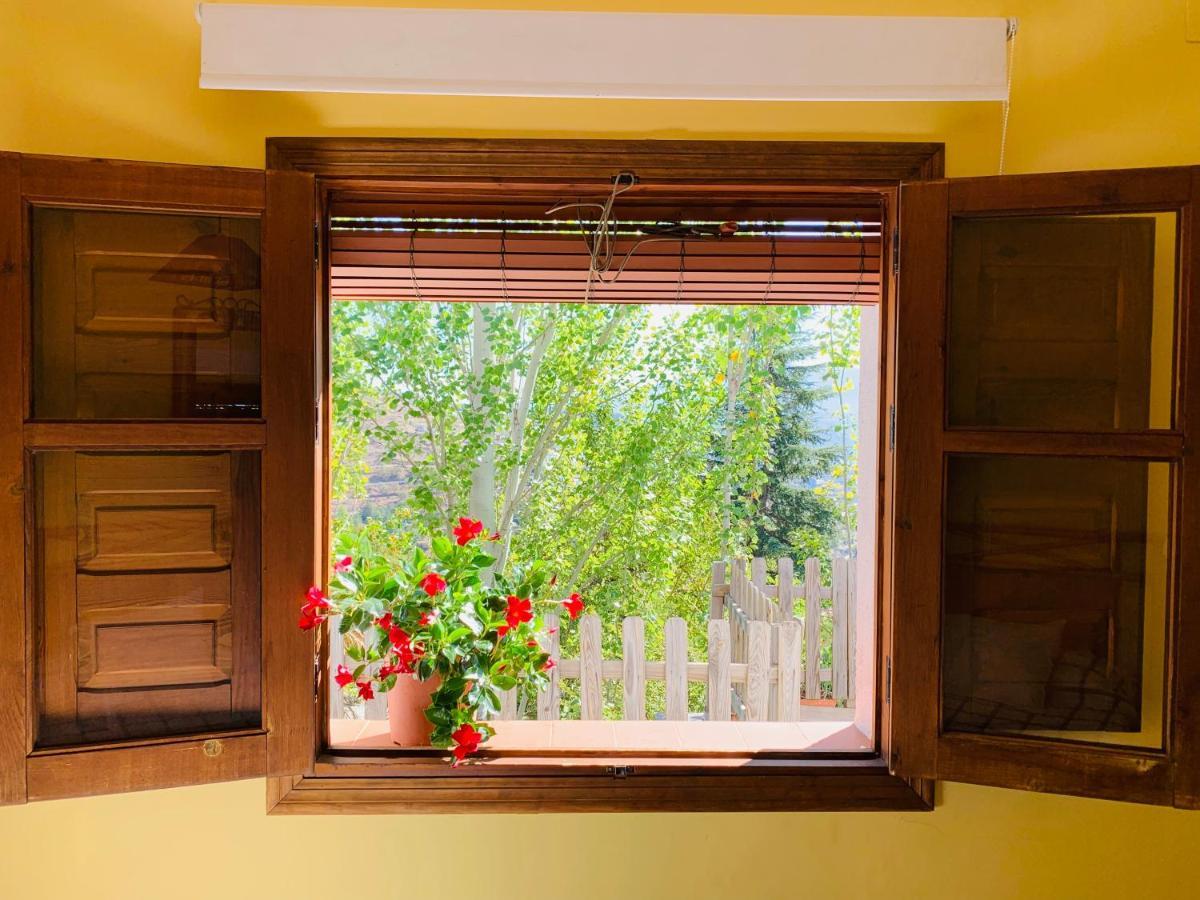 Barranco De La Salud Guest House Laroles Ngoại thất bức ảnh